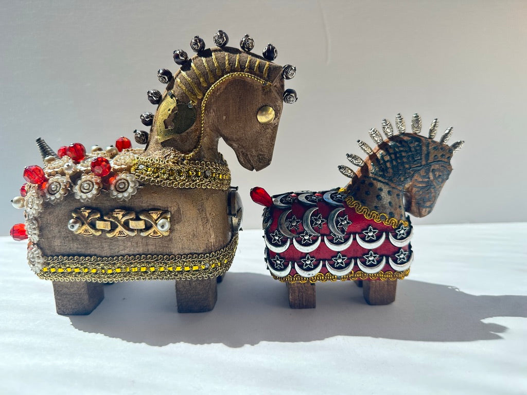 CARVED IN WOOD & HAND DECORATED SET OF HORSES, Caballitos