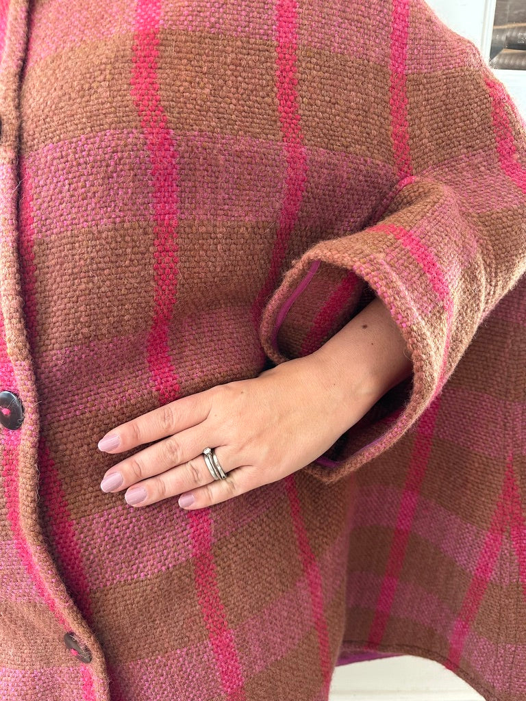 AMISTAD - Terracota Baby Alpaca Cape made in a Loom