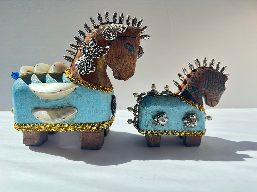 CARVED IN WOOD & HAND DECORATED SET OF HORSES, Caballitos
