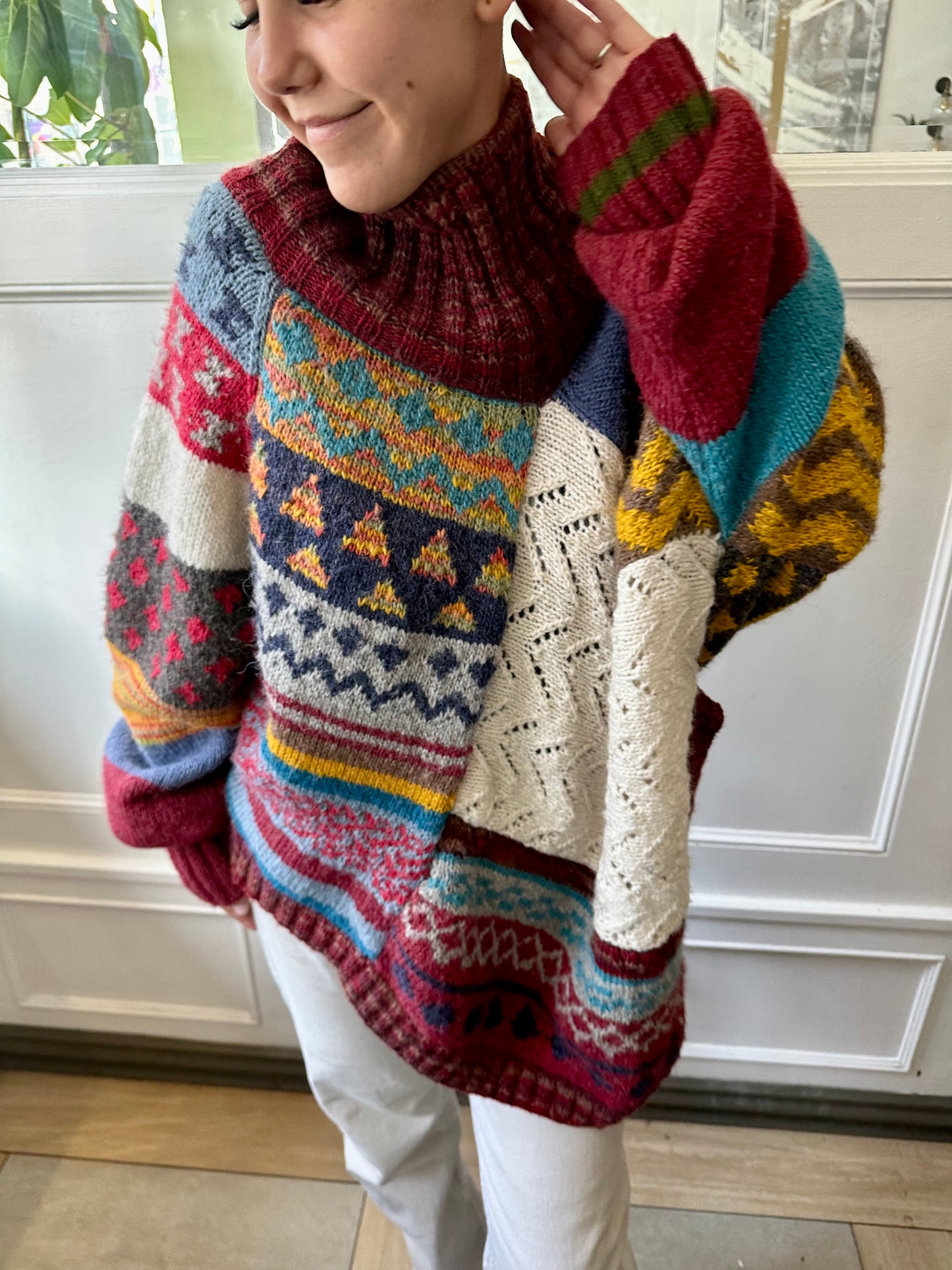 UNIQUE KNITTED COLORFUL & FUN ALPACA PONCHO/SWEATER, Viviré para Tí