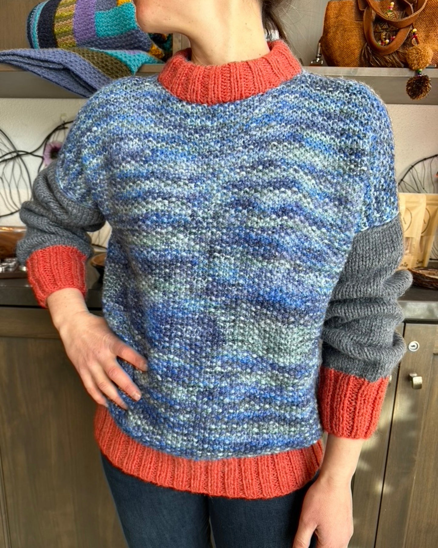 THE SOFTEST BABY ALPACA SWEATER, naranja y azules