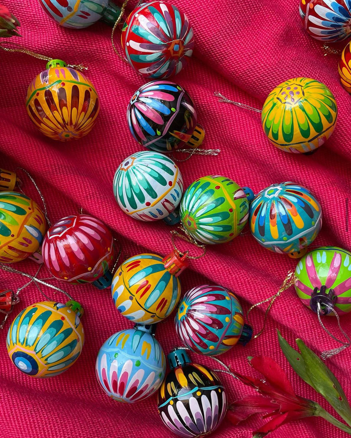 COLORFUL AUTHENTIC ORNAMENTS, Bombillos Navideños