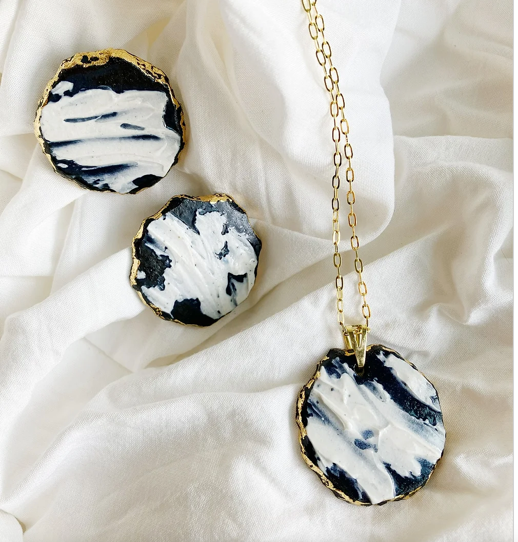 HANDMADE IN CERAMIC SET OF EARRINGS AND NECKLACE, Espuma y Arrecife